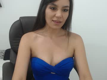 Mulata gostosa fazendo sexo quente sem camisinha